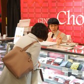 Phụ nữ Nhật ngày càng ngán ngẩm việc tặng chocolate nghĩa vụ